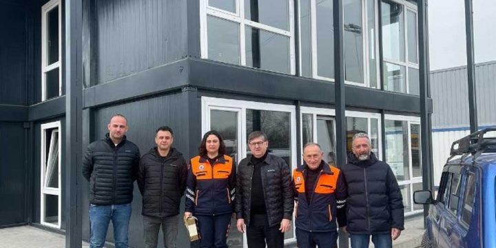 Afet Gönüllüleri Derneği’nden Yıldızlı’ya iş makinesi teşekkürü
